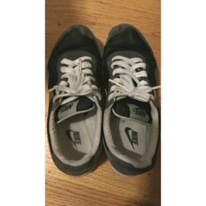 Nike Grey/Black Sneakers